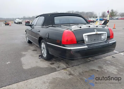 2003 Lincoln Town Car Cartier from USA, damaged, VIN 1LNHM83W53Y615425